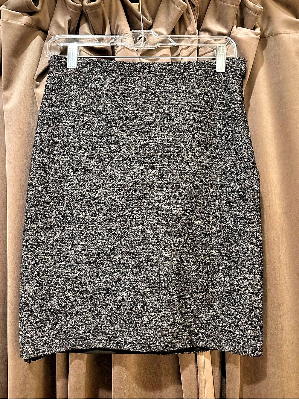 Ann Taylor Tweed Pencil Skirt Gray & Black Size 2P Like New